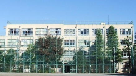 中学校　新宿区立牛込第二中学校（中学校）まで785m