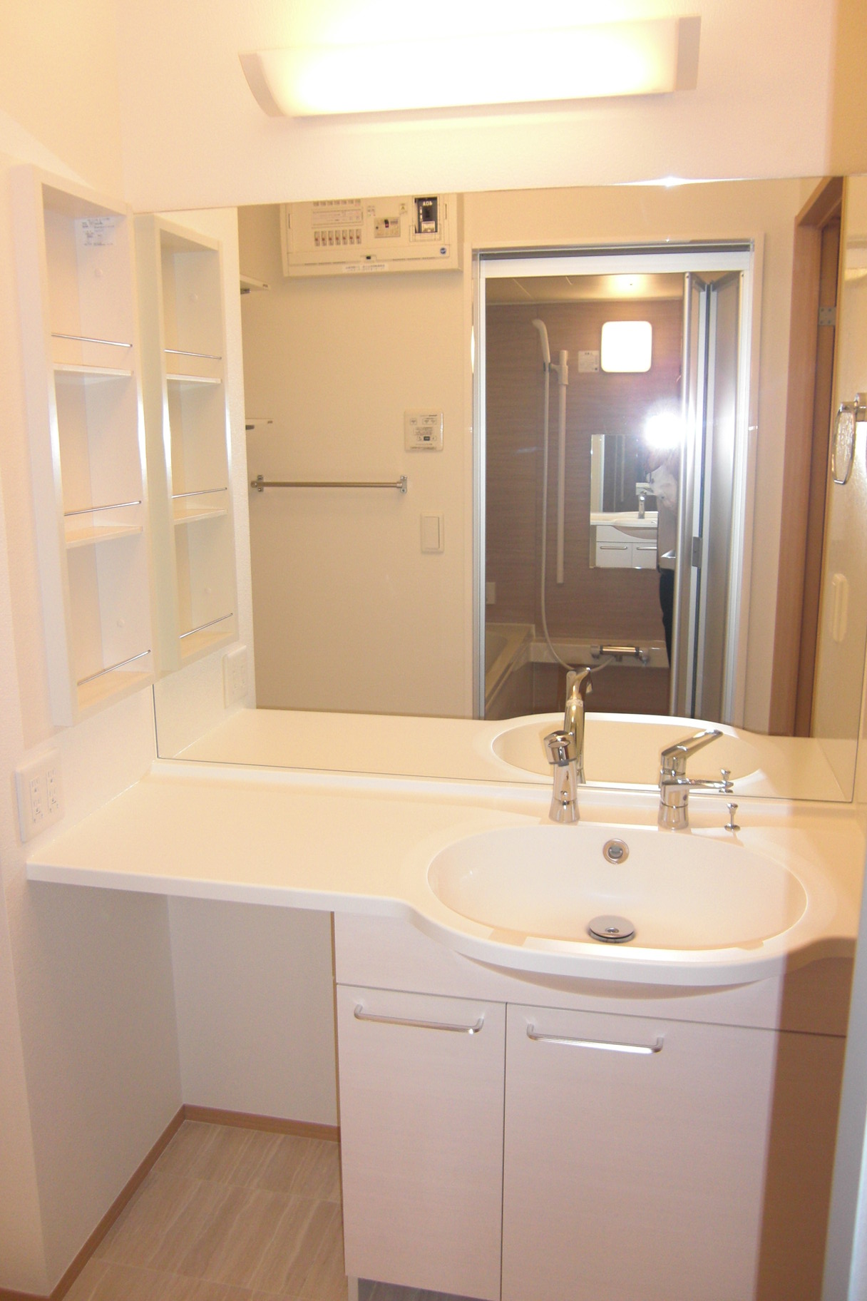 洗面設備　大型洗面台は人気のある設備です。