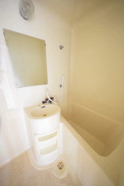 バス・シャワールーム　～今日の疲れを流しましょっ～