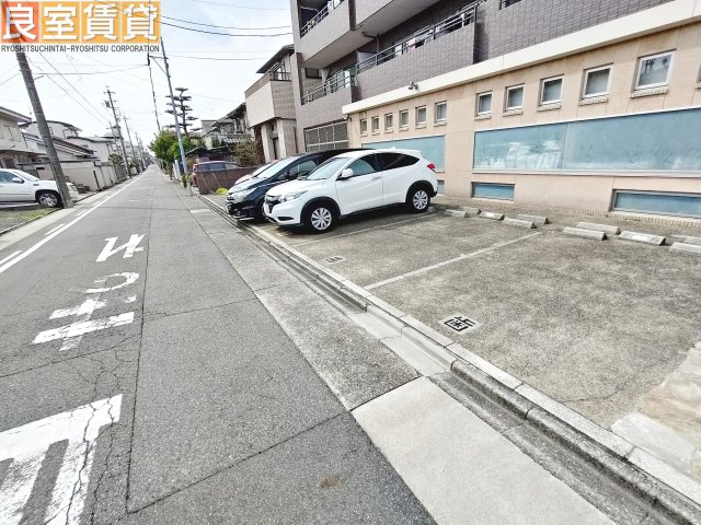 【カトゥルセ戸田の駐車場】