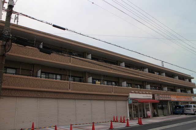 東大阪市森河内西のマンションの建物外観