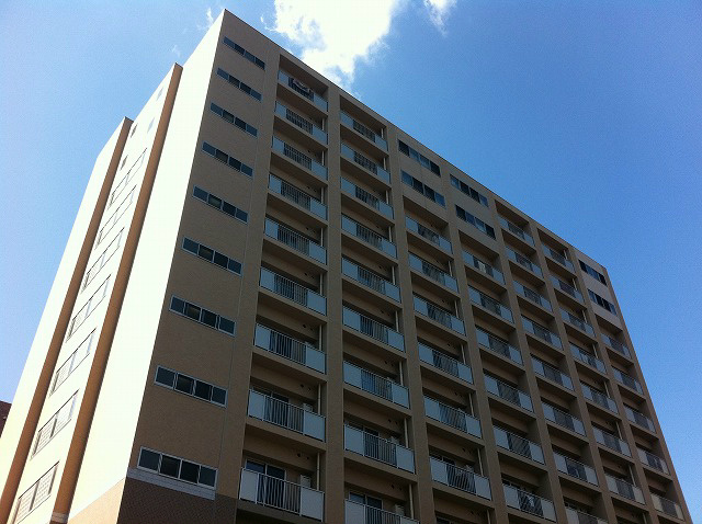 仙台市宮城野区元寺小路のマンションの建物外観