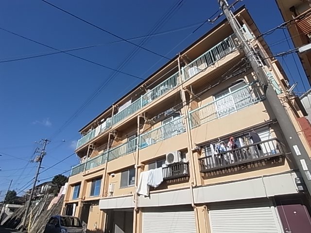 【神戸市北区鈴蘭台北町のマンションの建物外観】