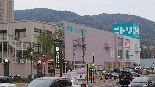 【宝塚市武庫川町のマンションのショッピングセンター】