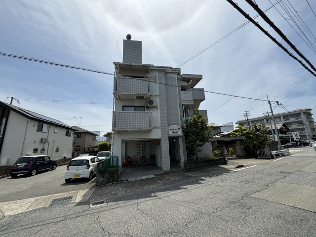 姫路市新在家中の町のマンションの建物外観