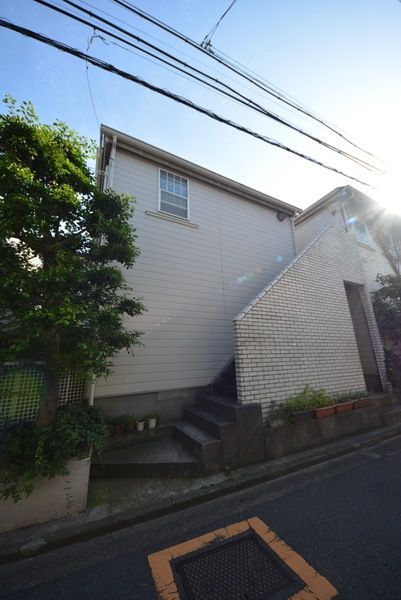 【世田谷区桜上水のアパートの建物外観】