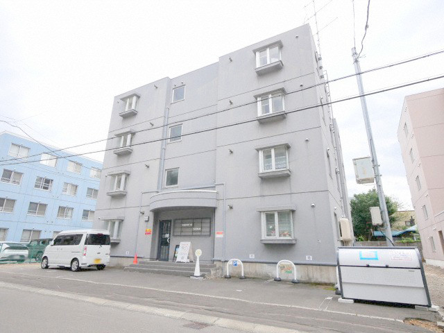 札幌市中央区南十一条西のマンションの建物外観