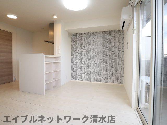 居室・リビング　こちらのリビングで趣味の時間をお楽しみください