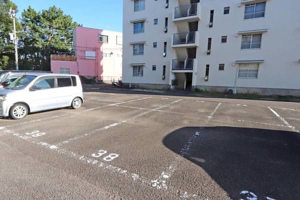 【田辺市目良のマンションの駐車場】