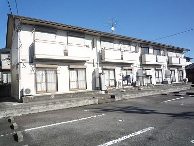 フラット成田Ａの建物外観