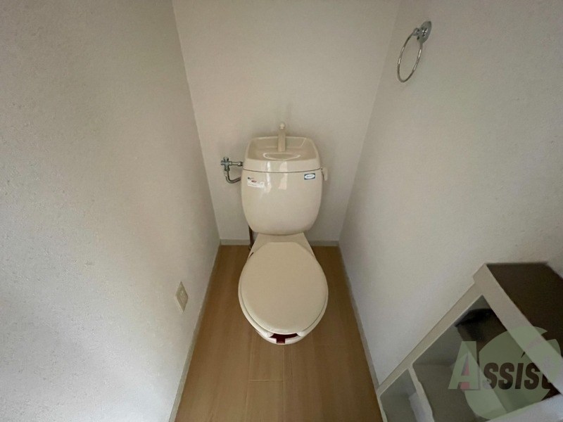 トイレ　トイレとお風呂が別なので清潔に使えて嬉しいですね。