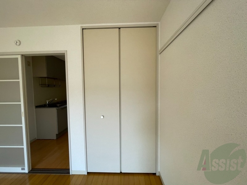 収納　収納はこちらのクローゼットをお使いください。