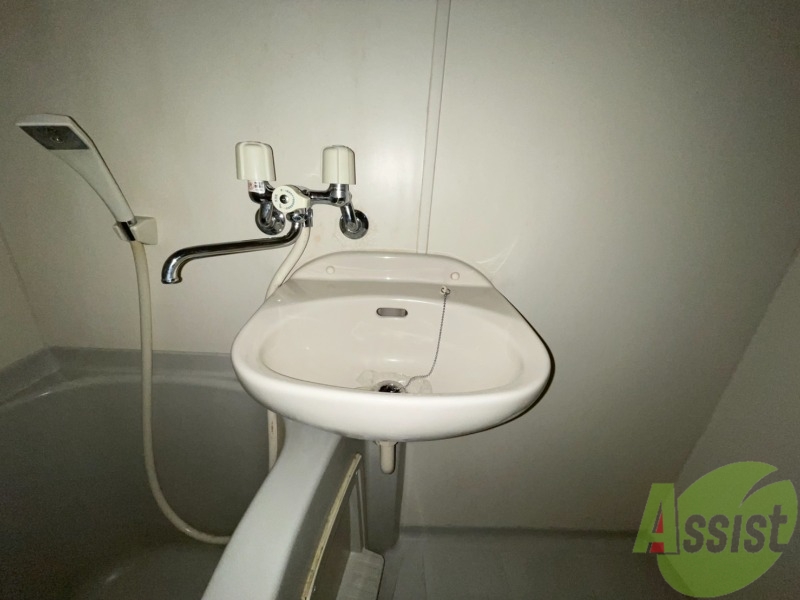 洗面設備　浴室にセットで洗面台が付いている形になります。