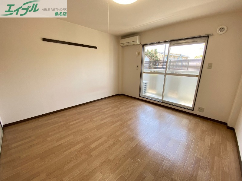 居室・リビング　同タイプの部屋写真です。