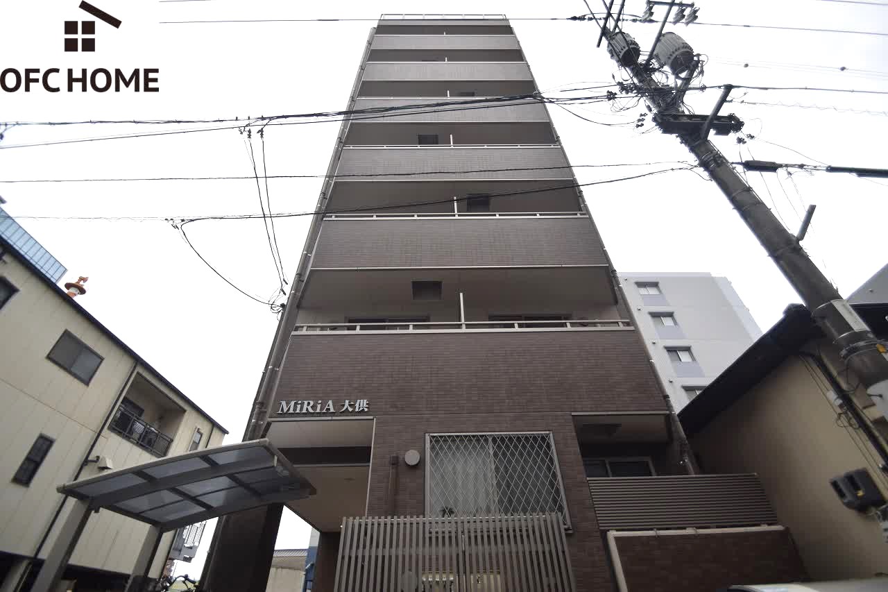 【岡山市北区大供のマンションの建物外観】