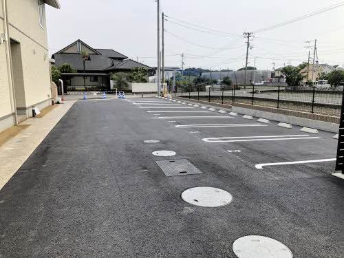 【松山市東垣生町のアパートの駐車場】