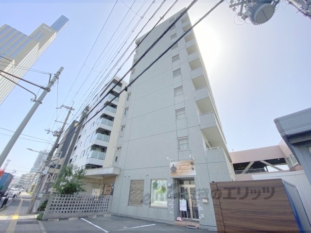 【枚方市新町のマンションの建物外観】