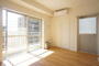 居室・リビング　２面採光なので、明るく風通しのよいお部屋です♪