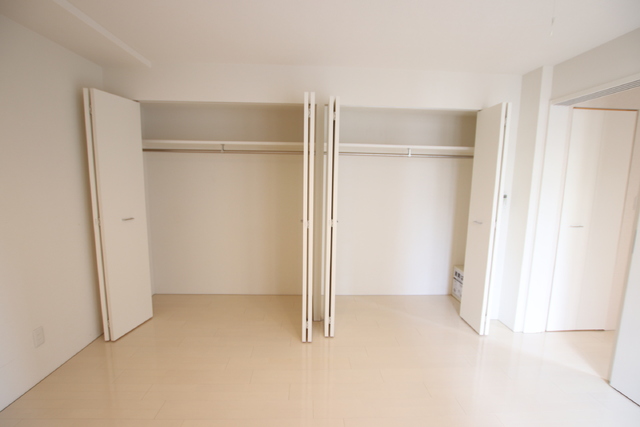 収納　ワイドなクローゼットは洋室に設置