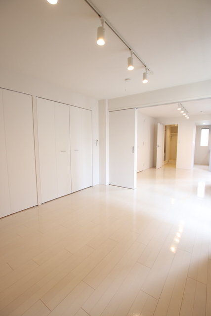 居室・リビング　ダイニング・寝室の仕切りを開けると開放感が出ます