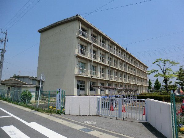 小学校　春日井市立篠原小学校（小学校）まで1055m
