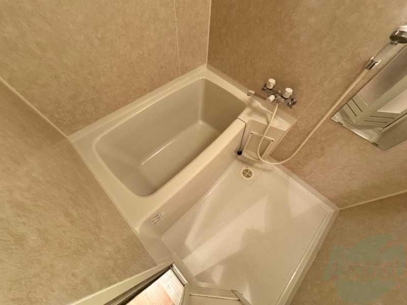 バス・シャワールーム　お風呂になります。一日の疲れを癒してくださいね。