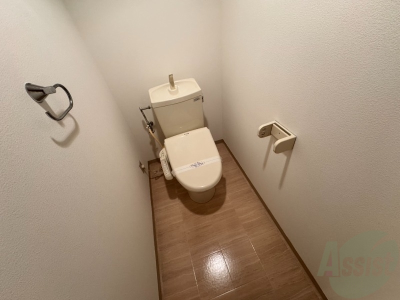 トイレ　こちらはトイレです。清潔感があり、安心して使用できます。