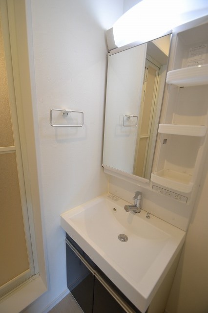 洗面設備　同メーカー参考写真