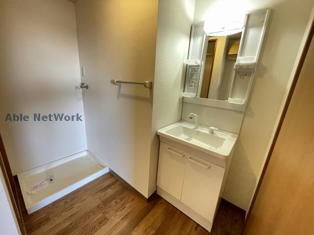 洗面設備　※同物件別部屋の写真です。