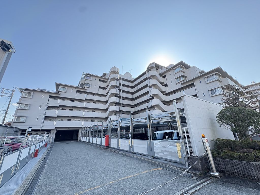 建物外観　駐車場