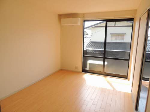 居室・リビング　※別号室の写真です。現況優先となります。