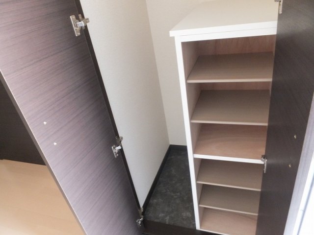 玄関　※写真と現状が異なる場合は現状を優先