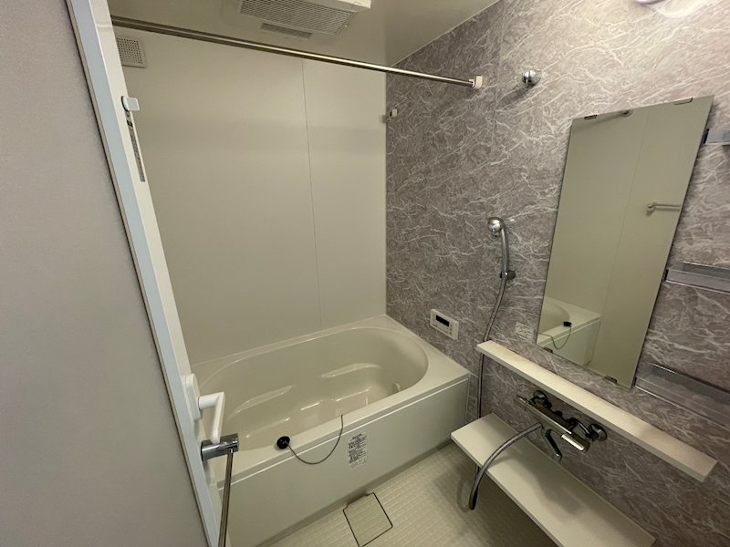 バス・シャワールーム　落ち着いたカラーリングのバスルームで、一日の疲れを癒しましょ