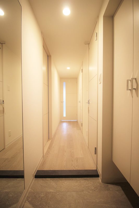 玄関　見どころいっぱいのお部屋へようこそ。