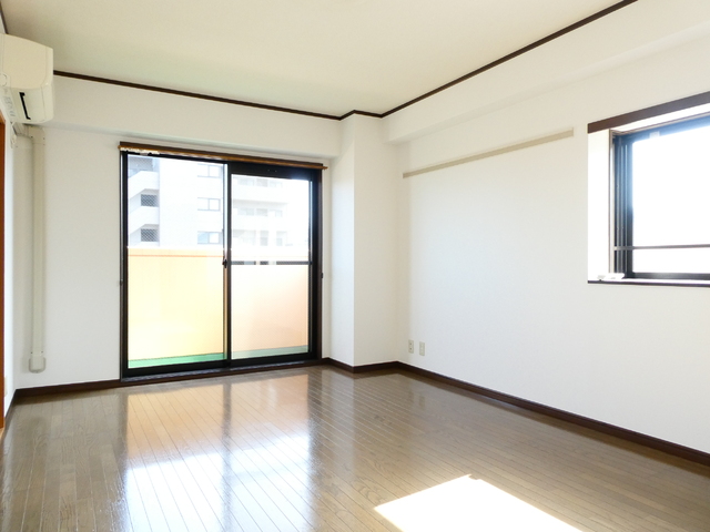 居室・リビング　二面採光のＬＤＫ１２．８帖※同タイプ参考写真