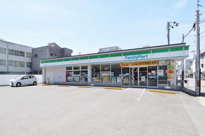 コンビニ　ファミリーマート 徳島仲之町店（コンビニ）まで706m