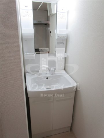 洗面設備　朝の支度にも助かる、独立の洗髪洗面化粧台