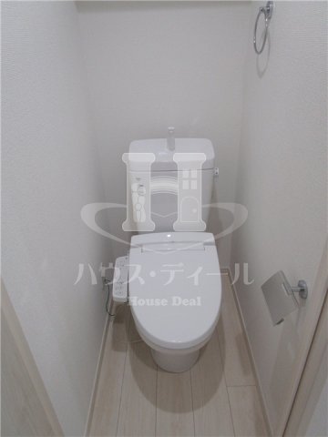 トイレ　落ち着いた色調のトイレです
