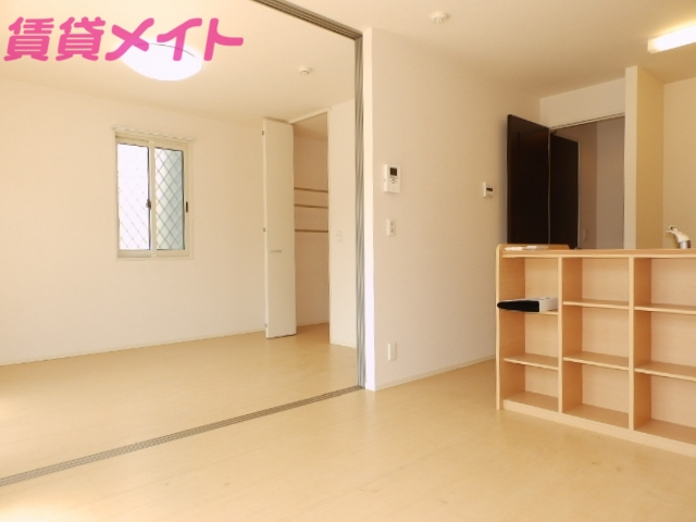 居室・リビング　同型参考写真