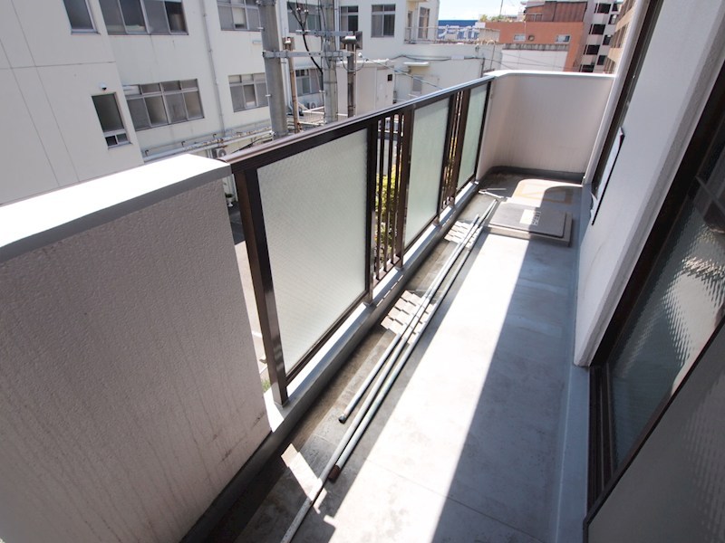 バルコニー　※別号室写真の為、現況優先