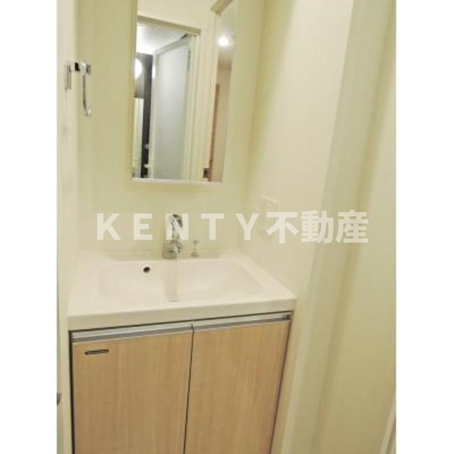 洗面設備　ゆったりとスペースのある洗面所