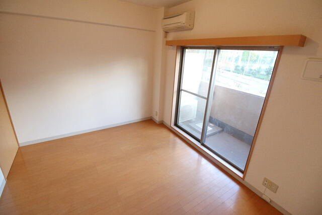 居室・リビング　＊同物件別部屋参考写真