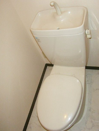 トイレ　＊同物件別部屋参考写真