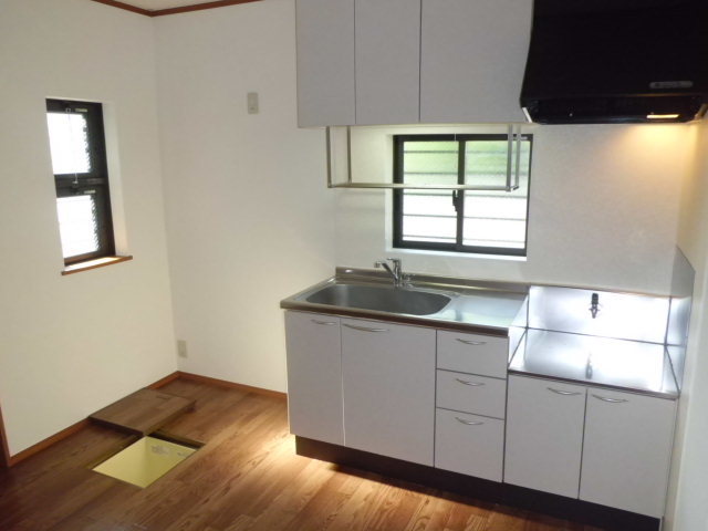 キッチン　窓のある明るいキッチン　２口キッチン設置可能です