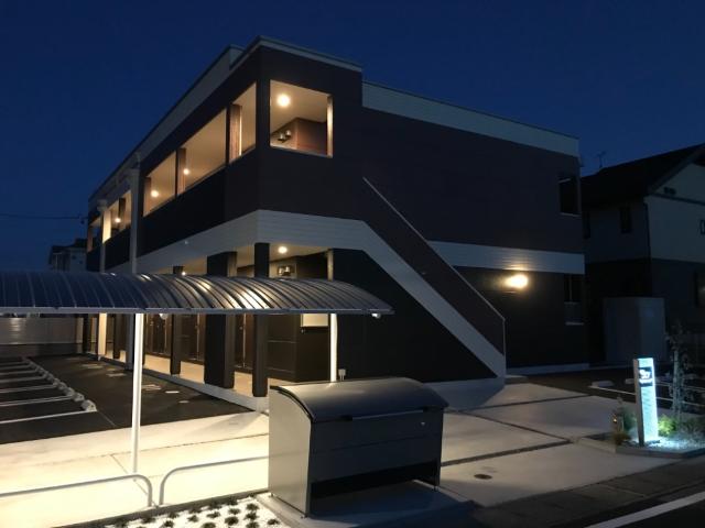 エントランス　外観写真（夜）