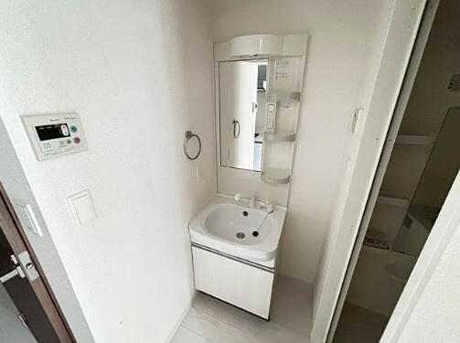 洗面設備　コンパクトで使いやすい洗面所