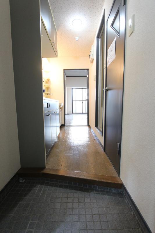 玄関　同タイプ別部屋写真です。現況優先となります。