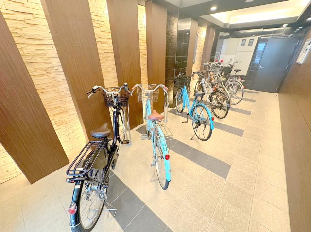 駐車場　敷地内には入居者専用の駐輪スペースもあります。