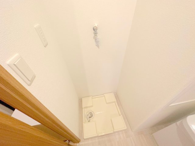 その他設備　嬉しい室内洗濯機置場。これで洗濯機も長持ちしますね。