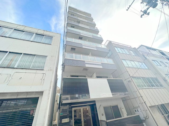 建物外観　存在感のある外観は落ちついた色合いで、堂々としていますね。